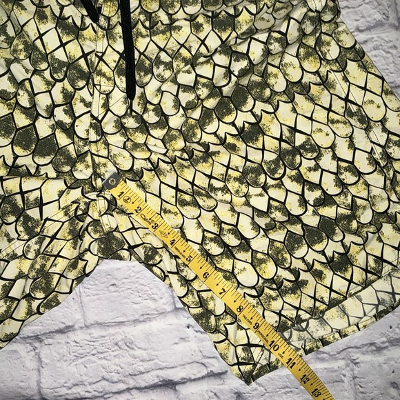 Patagonia Wavefarer Boardshorts Men's Size 34 Drawstring Yellow‎ Reptile Print - Picture 6 of 7